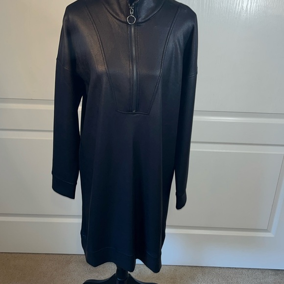 Cable & Gauge Sport Long line top/ dress. Yum.My soft, stretch fabric S. L. Blk. - Picture 3 of 14